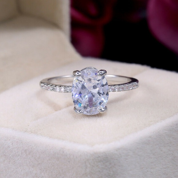 Beautiful 925 Silver Filled White Sapphire Ring - Picture 2 of 4